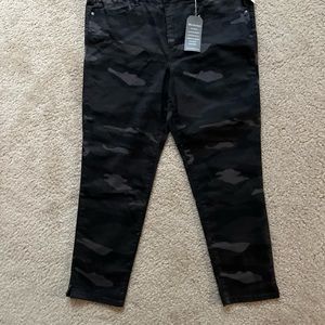 Wit&Wisdom Womens Size 14 AbSolution High Rise Ankle Skimmer Animal Pants NEW